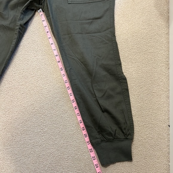 High Rise Pleated Cargo Pants - Picture 2 of 8